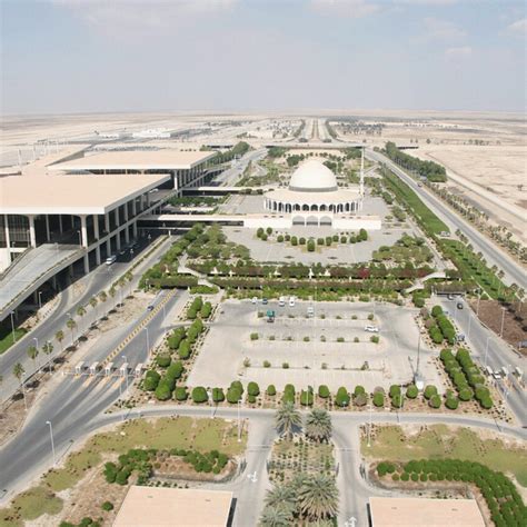 مطار الملك فهد الرياض